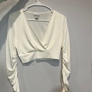 Women’s off white crop top